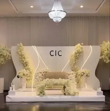 Standard stage: panels, flowers and a compact sofa.